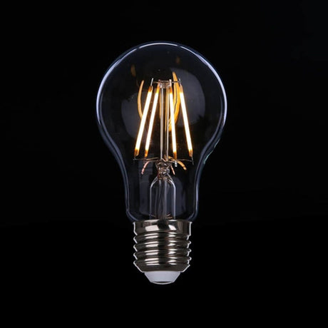 LED Filament peer lamp 6.5 Watt A60 E27 fitting - sfeerfoto donkere achtergrond