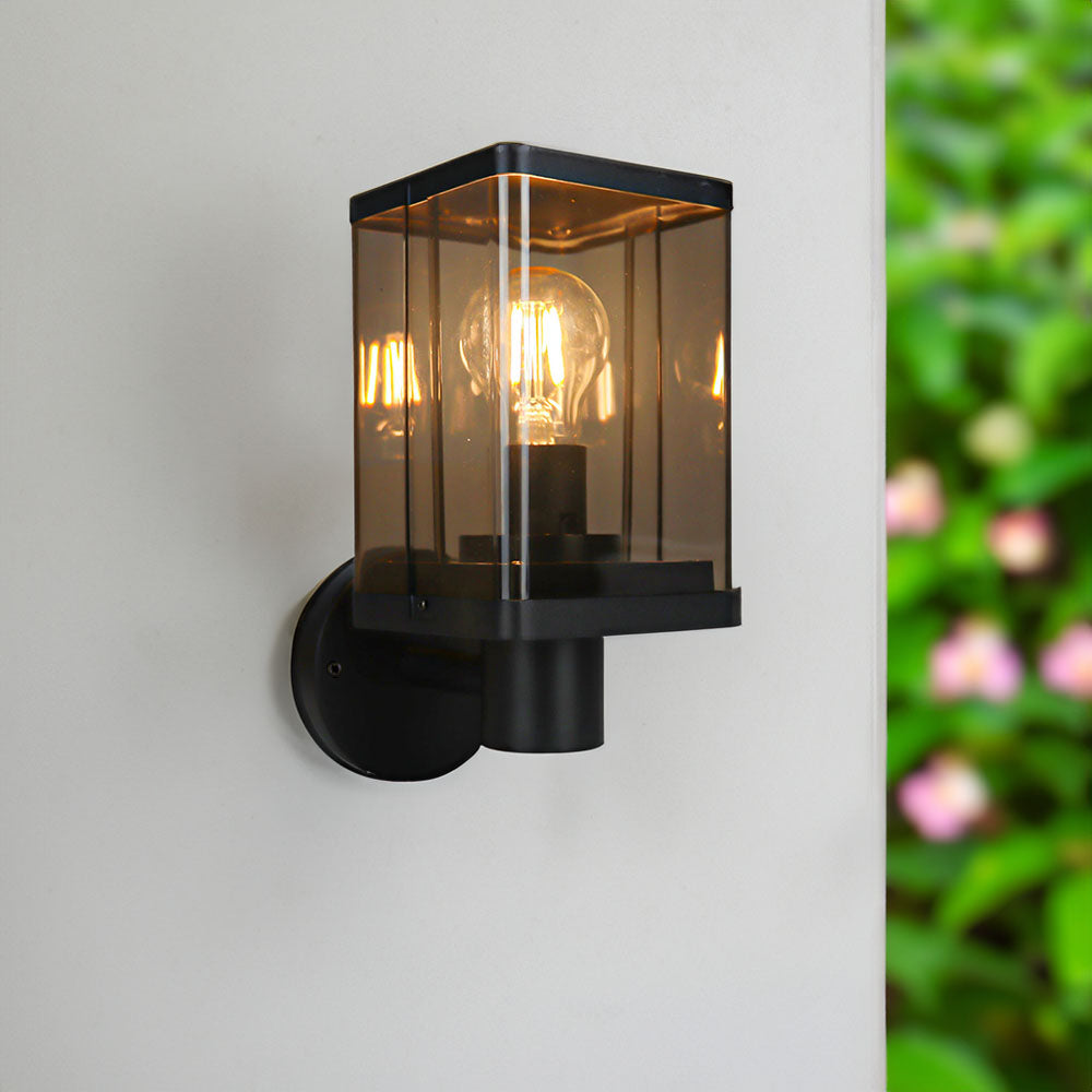 LED Wandlantaarn vierkant | voor buiten | E27 fitting | IP44 | Zwart | Sfeerfoto