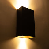 LED wandlamp zwart met goud 2 keer gu10 fitting - sfeerfoto donker